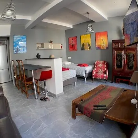 Cannes, Le Suquet Apartment